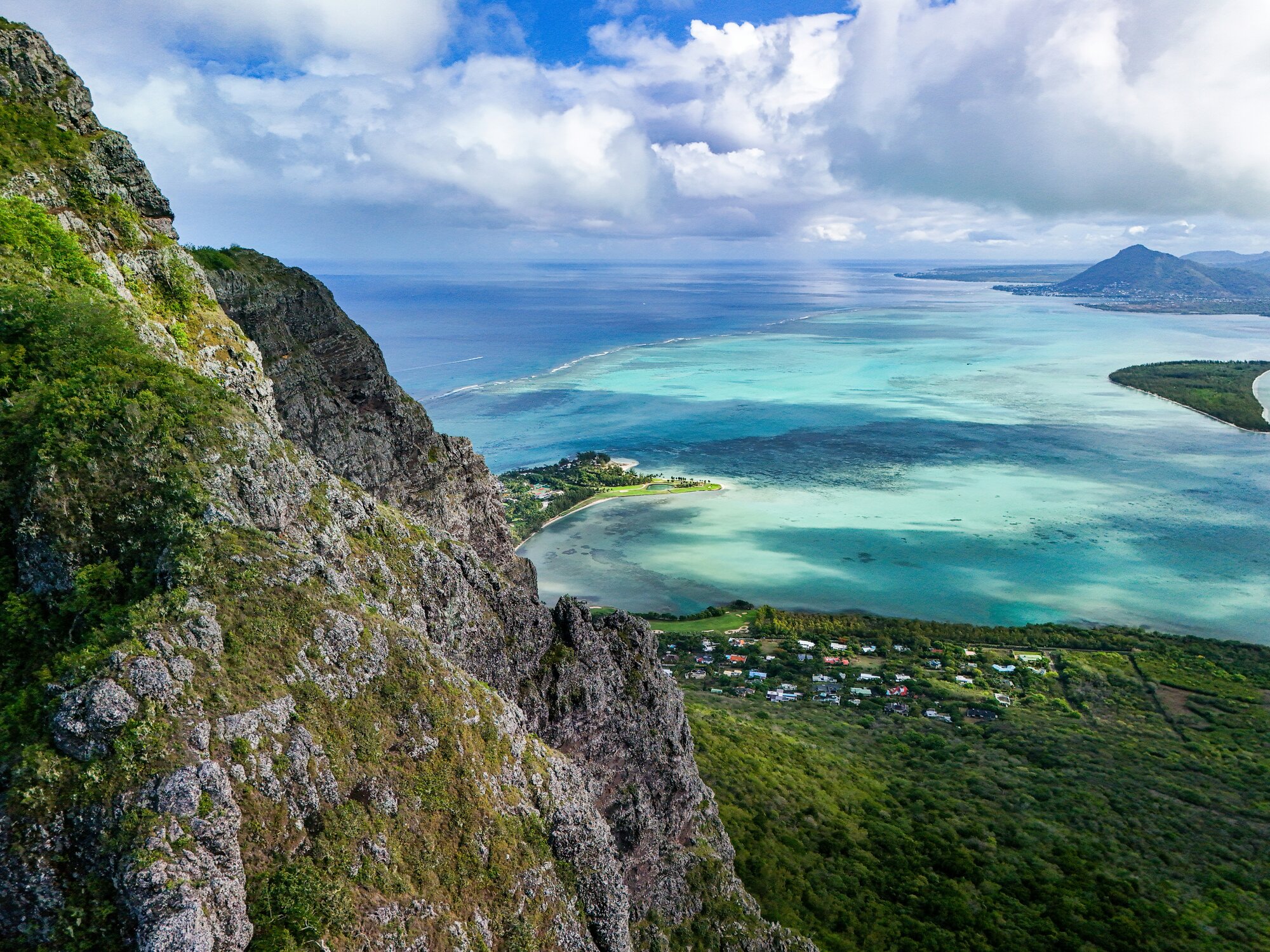 Blick vom Le Morne Brabant über die türkisfarbene Lagune Mauritius'